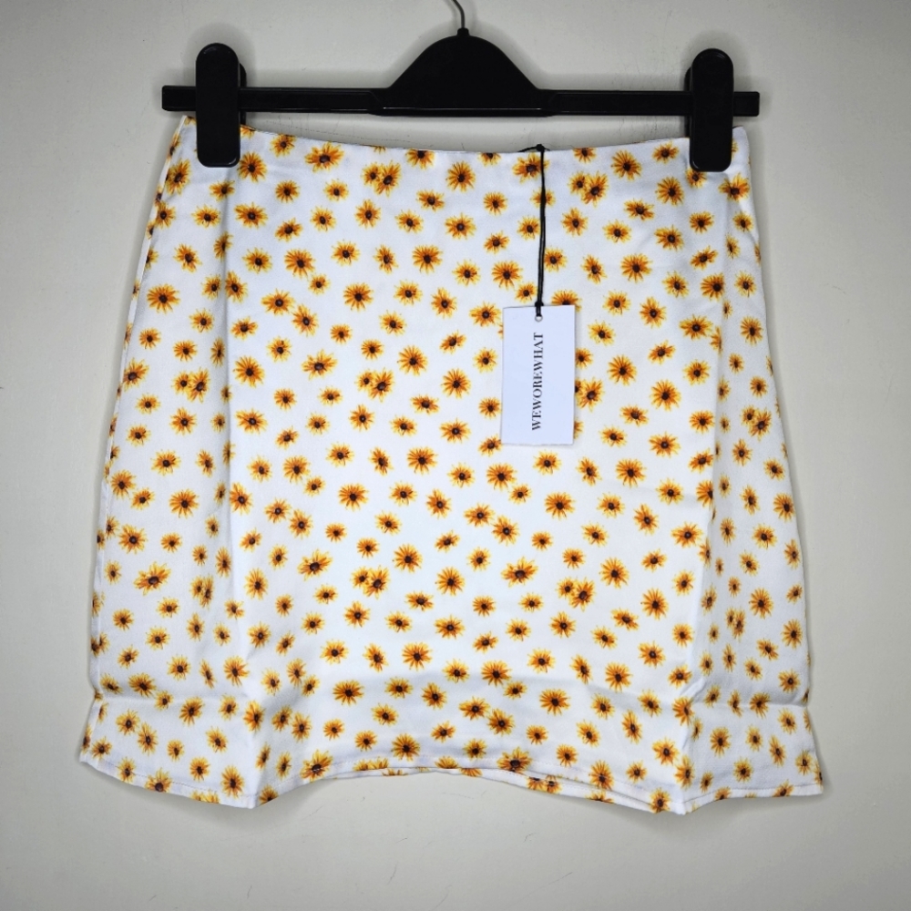 ❤️NWT weworewhat mini slip skirt ditsy daisies